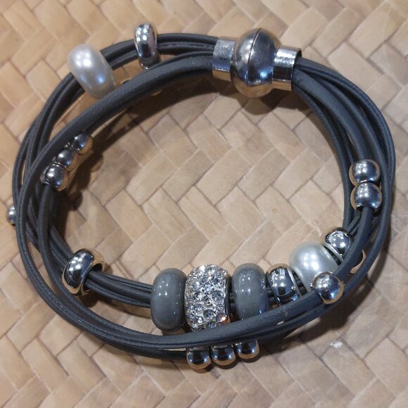 Women's 8 Strips Grey Leather Magnetic Bracelet w/Pearls/Silver/Rhinestones - Picture 5 of 9